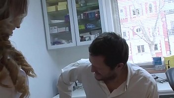 Preview 1 of Virjin Vefio - Une jeune stagiaire dentiste,  offre ses orifices,  pour son stage en entreprise.