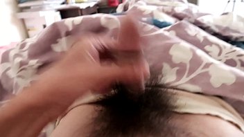 Preview 1 of Lesbian Public Groping - 早上起床前按摩阴茎