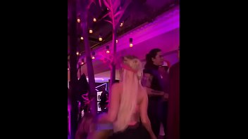 Preview 2 of Sex Veduo Hd - Anitta Fez Festa de Halloween Com V&aacute_rias Famosas Gostosas e Ficou Com os Peitos de Fora