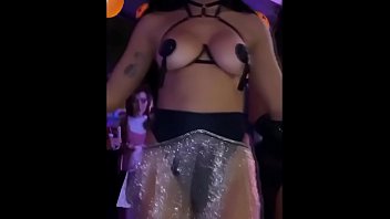 Preview 3 of Sex Veduo Hd - Anitta Fez Festa de Halloween Com V&aacute_rias Famosas Gostosas e Ficou Com os Peitos de Fora
