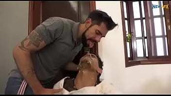 Preview 2 of Sunny Luon Sxe - Safado lambendo vomito do macho