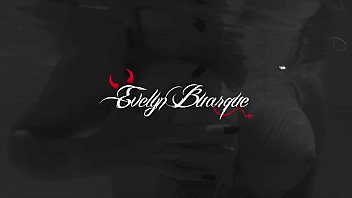Preview 1 of Seduced Bodyguard - Evelyn Buarque hidratando os p&eacute_s com goza  * Jhoe Dias *