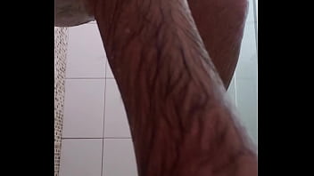 Preview 3 of Xxx Betweengirls - Homem batendo punheta no banho