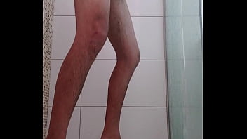 Preview 1 of Xxx Betweengirls - Homem batendo punheta no banho