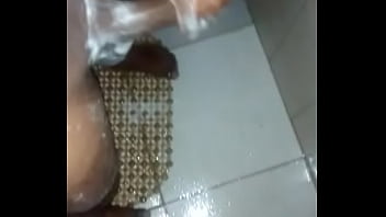 Preview 2 of Ricco Sifredi - Punheta no banho 01