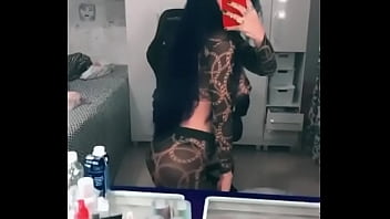Preview 3 of Xxxncom In 1hrs - Tati zaqui mostrando a teta com roupa transparente