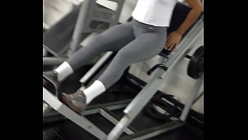 Preview 1 of Milf Unwilling Anal - Gostosa na academia de leg