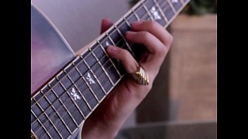 Preview 4 of Kiss Gril Sexy - joven es follado por la severa traba con la que hizo su canci&oacute_n