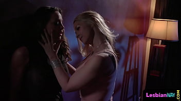 Preview 1 of Sow Sex Vedio - Gorgeous lesbians licking pussy