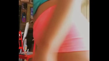 Preview 1 of Girl Spanked For Peeing Panties - SHORTINHO SOCADINHO NA LOIRA RABUDA