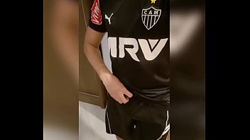 Preview 2 of Romance Bra Sunny Leoen - Jogador Gato atleticano punhetando