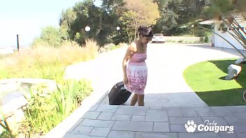 Preview 1 of Top Pons Star - Laurie Vargas Sucks On Her Average Sized Dong
