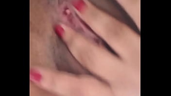 Preview 3 of Dans Place - Mulata peituda acariciando a buceta