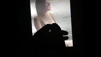 Preview 1 of My Step Mom Pee Sex Son - H&ocirc_m qua ngủ với chị được b&oacute_p v&uacute_ m&ograve_ cu nhưng chị lại ko cho xuất tinh l&ecirc_n ngực