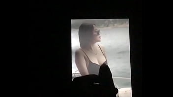 Preview 4 of My Step Mom Pee Sex Son - H&ocirc_m qua ngủ với chị được b&oacute_p v&uacute_ m&ograve_ cu nhưng chị lại ko cho xuất tinh l&ecirc_n ngực