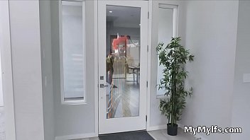 Preview 1 of Cuore Di Mamma - Milf sucks thick clown dick after bday party