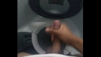 Preview 3 of Trk Lezler - Novinho gozando no &ocirc_nibus de viagem