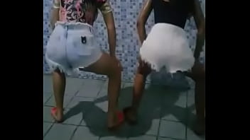Preview 3 of Sassy Mandy - Raparigas rebolando