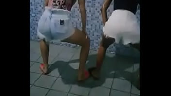 Preview 1 of Sassy Mandy - Raparigas rebolando
