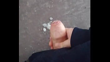 Preview 4 of 18 Masturbation - Fetter Schwanz spritzt auf den Tisch