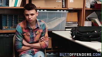 Preview 2 of Cojienfi Con Mi Mama - Barebacked teenage thief sucks cock