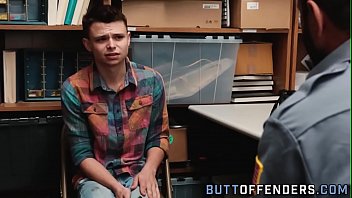 Preview 1 of Cojienfi Con Mi Mama - Barebacked teenage thief sucks cock