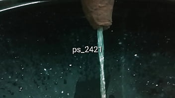 Preview 2 of Gime Porni - Desi Shemale Peeing
