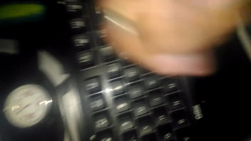 Preview 2 of Porhob Colombiano - Neg&atilde_o dotado batendo uma olhando pra vizinhsa