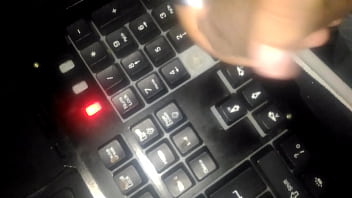 Preview 3 of Porhob Colombiano - Neg&atilde_o dotado batendo uma olhando pra vizinhsa
