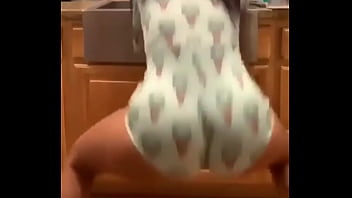 Preview 1 of Telugu Indian Aunty Seduce A Boy - Негритянка трясет жопой