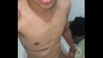 Preview 2 of With Vergin Sister - Me chamou para ir jogar game e entrou na pica