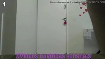 Preview 1 of Just Amateur 68 - MULHER SE EXIBINDO PARA ENTREGADOR