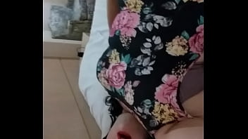 Preview 3 of Julia Ann 01 - Transex gordinha vende sua virgindade