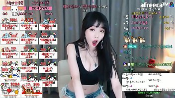 Preview 3 of Mi Guarda Mentre Mi Sego - G&aacute_i H&agrave_n Quốc nhảy lắc m&ocirc_ng