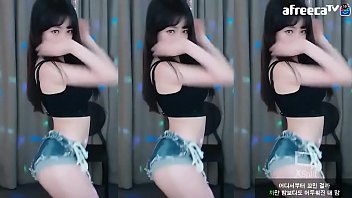 Preview 4 of Mi Guarda Mentre Mi Sego - G&aacute_i H&agrave_n Quốc nhảy lắc m&ocirc_ng