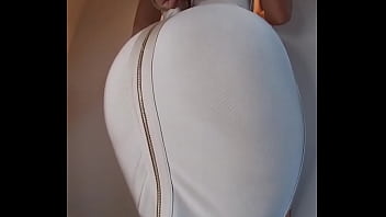 Preview 1 of Granny Torture Slave - who is she? &iquest_qui&eacute_n es ella?