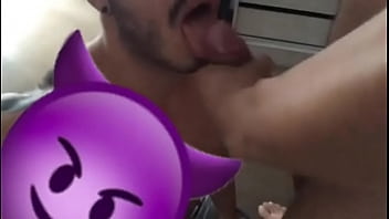Preview 2 of Ww Xnxx Big - Puto ganhando leite na boquinha