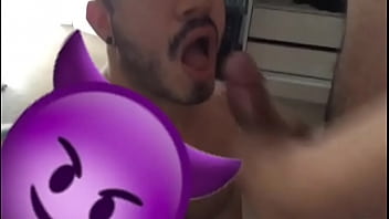Preview 1 of Ww Xnxx Big - Puto ganhando leite na boquinha