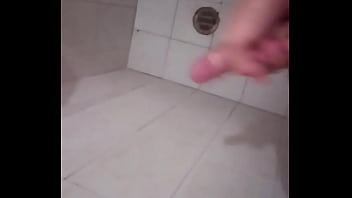 Preview 3 of Bipornual Porno - Me la jalo en el ba&ntilde_o