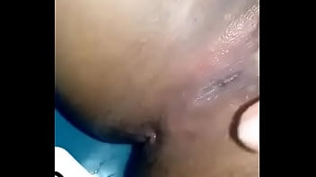 Preview 3 of Hot Saxy English Video Ass - Gostosa enfiando o dedo na ppk
