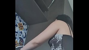 Preview 2 of Victoria Lomba Video Nude - Lavando a lou&ccedil_a  com a mimi
