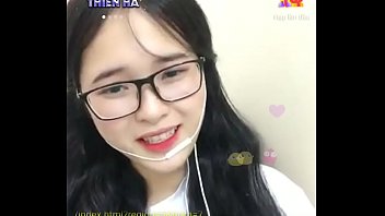 Preview 1 of Sexs Larki - Em g&aacute_i Việt cực xinh livestream Uplive