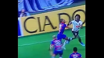 Preview 2 of Jim Naked - Talles Magno do Vasco aplica lambreta pornografica em jogador do Fortaleza