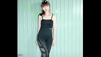 Preview 1 of Xxx Videogx - Khoe mu si&ecirc_u to khổng lồ
