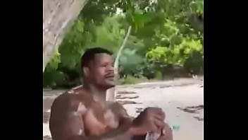 Preview 4 of 13 Years Ledy Xxxn - Negro dotado musculoso en la playa / Negao dotado musculoso na praia