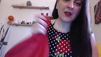 Preview 1 of Real College Girl For Money - Nicoletta ti eccita con grandi palloncini ed &egrave_ pronta a farti vedere la sua passione per il fetish