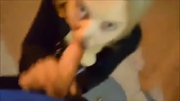 Preview 4 of Solo Pissing Pussy - Mi mujer chupandosela a un vecino en la calle
