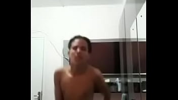 Preview 2 of Durin Caught Naked - Fazendo dan&ccedil_a da chuva