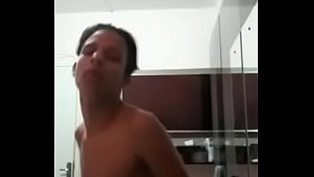 Preview 4 of Durin Caught Naked - Fazendo dan&ccedil_a da chuva