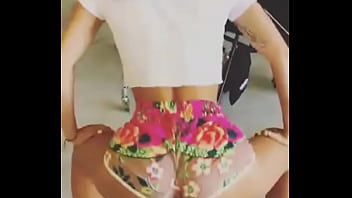 Preview 3 of Sex Unter Der Schwimmbad Dusche - MI PRIMA ME BAILA MUY RICO MIENTRAS LA GRABO
